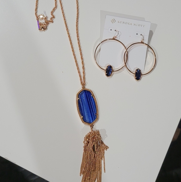 New Kendra Scott Necklace & Hoop Earring Set in Rose Gold Navy Dusted Glass Blue - Picture 4 of 11